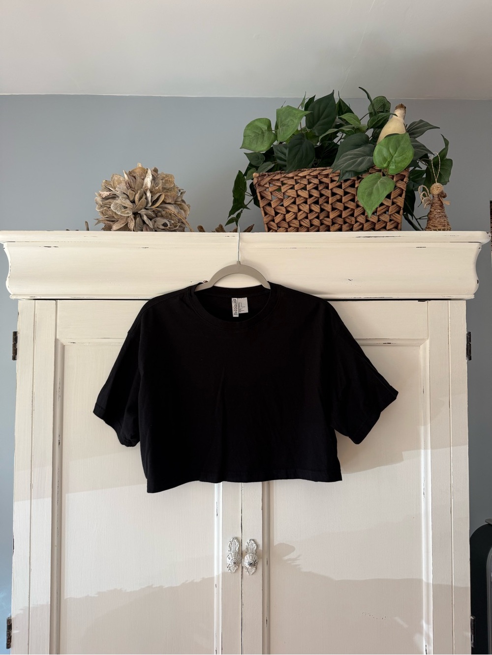 H&M Black Cropped Tee - Short Boxy Silhouette